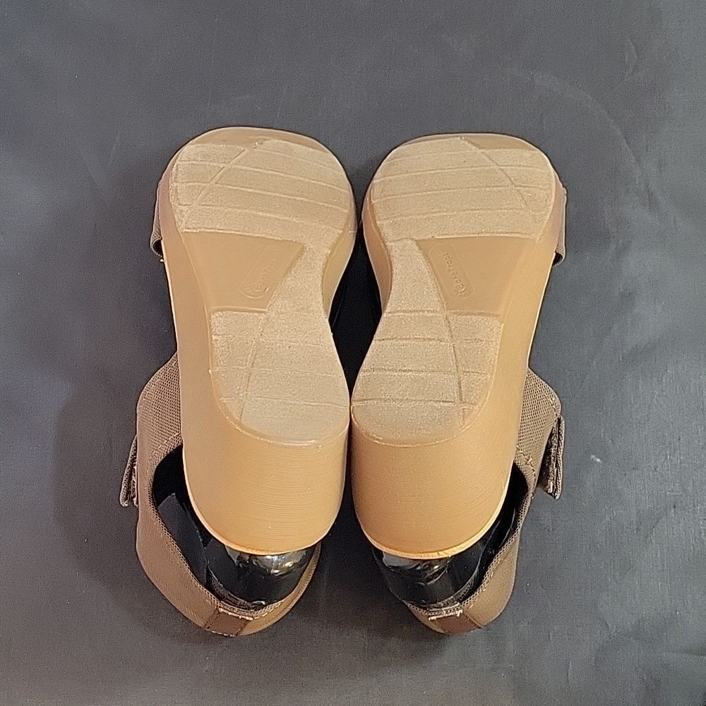 BRAND NEW BARETRAPS DOUBLE VELCRO STRAP OPEN TOE WOMEN"S SANDAL - Picture 9 of 13